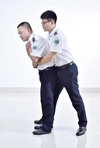 DƬ